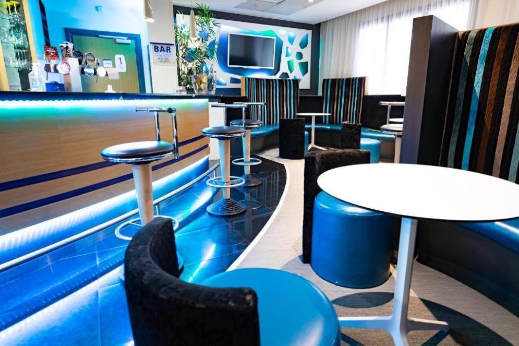 Chati-Bourg Citea Express Dayuse - Suite 3 Pieces W -- 25 Min Paris Montparnasse -- 15 Min Velizy Châtillon Buitenkant foto